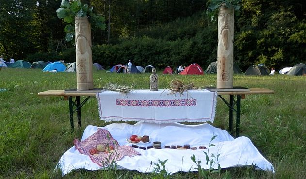 Kupala na Morave - oltar s Kumiry